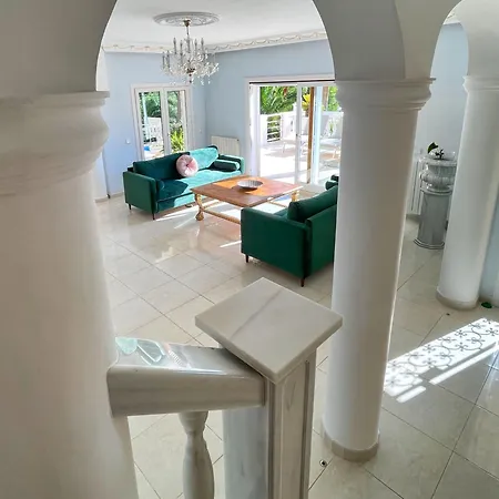 Villa Exklusive In Paguera Fuer Bis Zu 8 Personen, Mit Meerblick Und Pool