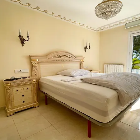 Exklusive In Fuer Bis Zu 8 Personen, Mit Meerblick Und Pool Peguera