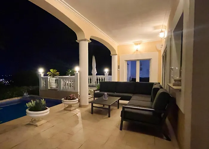 Exklusive In Fuer Bis Zu 8 Personen, Mit Meerblick Und Pool