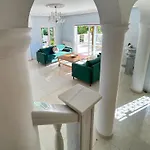 Villa Exklusive In Fuer Bis Zu 8 Personen, Mit Meerblick Und Pool