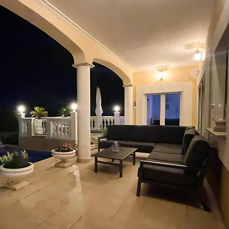 Exklusive In Fuer Bis Zu 8 Personen, Mit Meerblick Und Pool