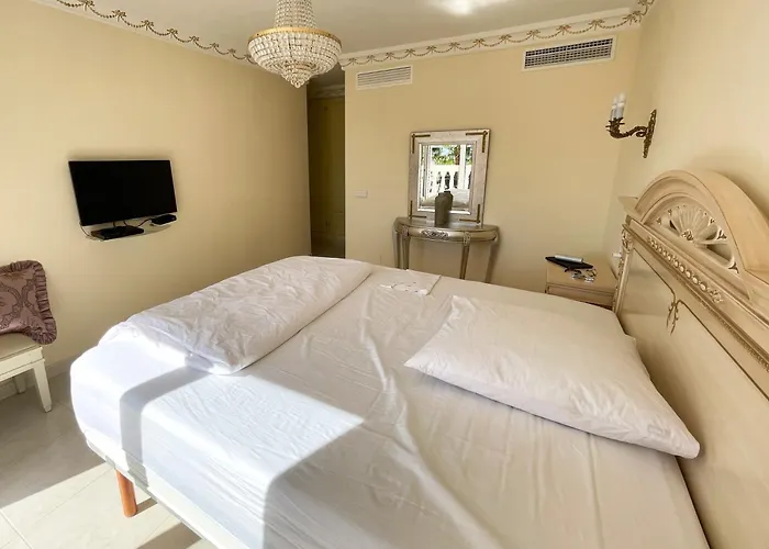 Exklusive In Fuer Bis Zu 8 Personen, Mit Meerblick Und Pool Peguera