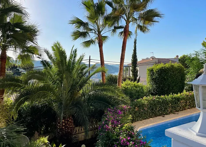 Exklusive In Fuer Bis Zu 8 Personen, Mit Meerblick Und Pool Peguera