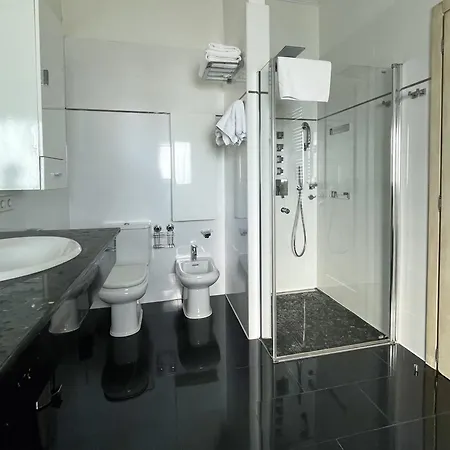 Exklusive In Fuer Bis Zu 8 Personen, Mit Meerblick Und Pool Villa *