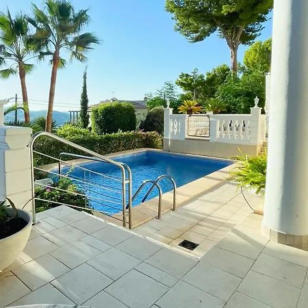 Villa Exklusive In Fuer Bis Zu 8 Personen, Mit Meerblick Und Pool *