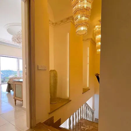 Villa Exklusive In Fuer Bis Zu 8 Personen, Mit Meerblick Und Pool *