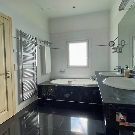 Exklusive In Fuer Bis Zu 8 Personen, Mit Meerblick Und Pool Villa *