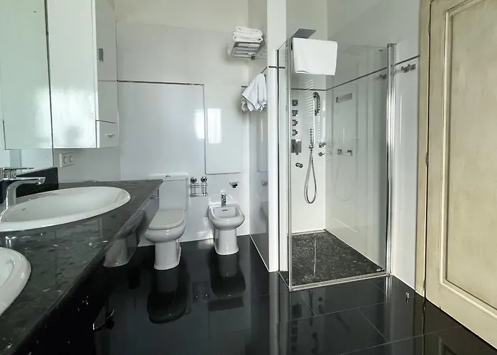 Exklusive In Fuer Bis Zu 8 Personen, Mit Meerblick Und Pool Вілла *