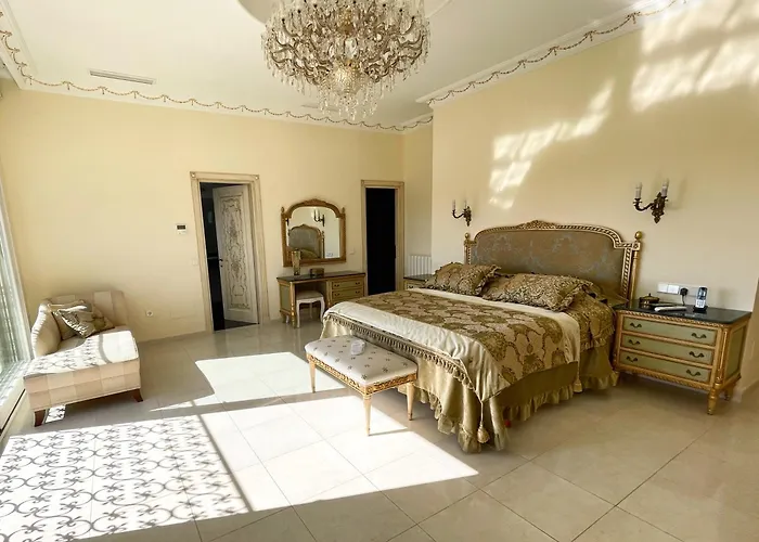 Exklusive In Fuer Bis Zu 8 Personen, Mit Meerblick Und Pool